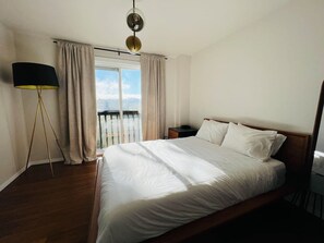 Bureau, fer et planche à repasser, Wi-Fi, draps fournis