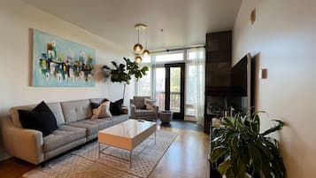 Téléviseur, foyer, bureau