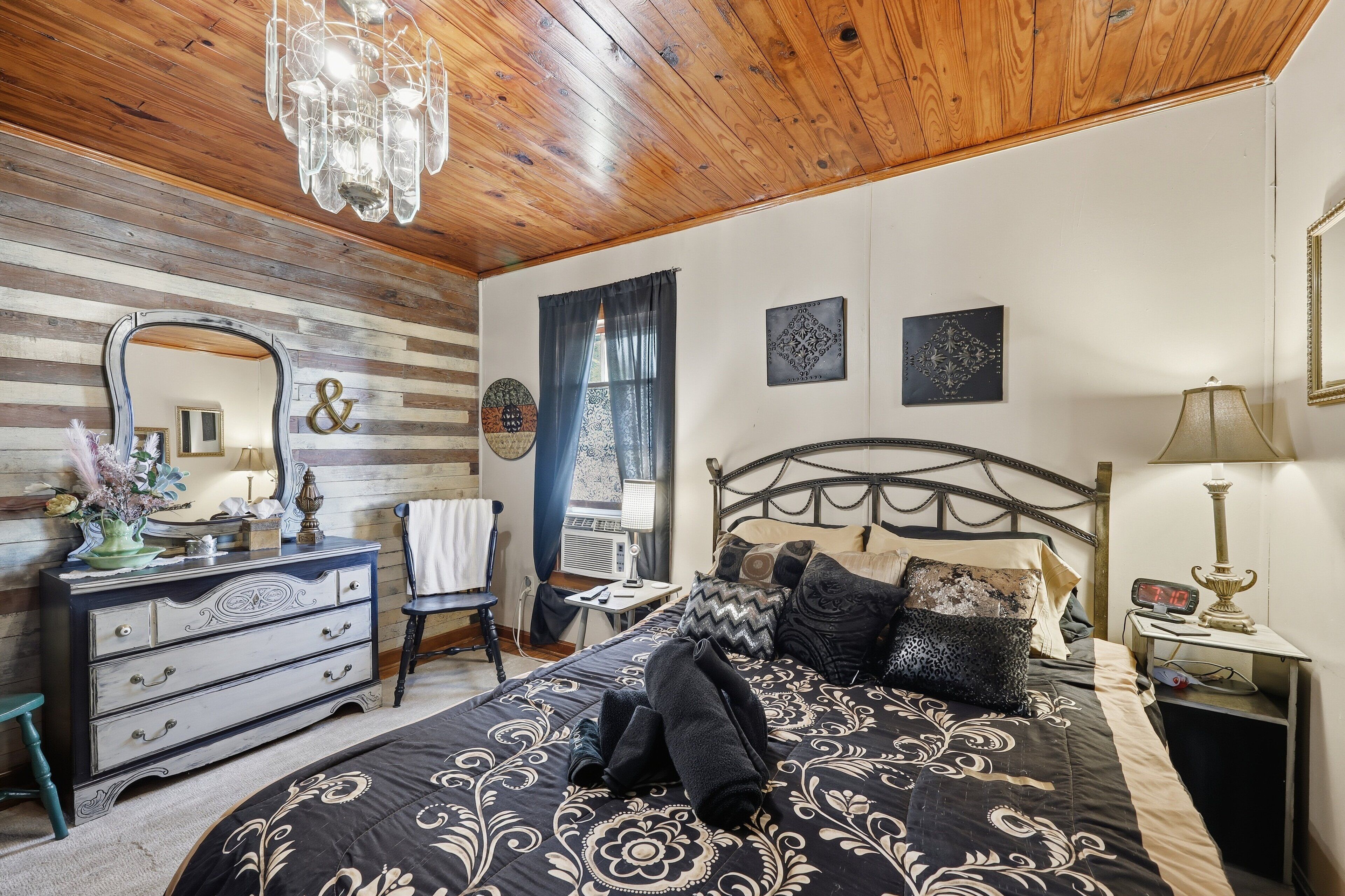 2 多间卧室、旅行婴儿床、WiFi、床单