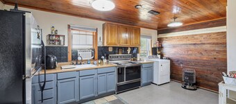 NEW! Cozy Country Retreat | Hot Tub, Fire Pit & Guitars