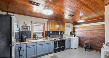 NEW! Cozy Country Retreat | Hot Tub, Fire Pit & Guitars