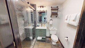 Shower, towels - NEW! Rimfire 446 - Brigham One Bedroom Condo (Snowshoe)