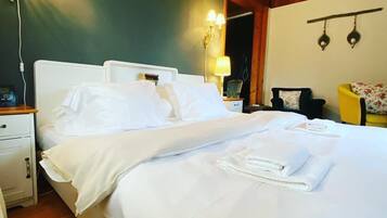 Iron/ironing board, WiFi, bed sheets