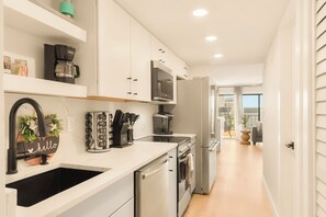 Fridge, microwave, oven, stovetop - Ocean Villas #402: 1  BR, 1.5  BA Condominium in Myrtle Beach, Sleeps 4 (Myrtle Beach)