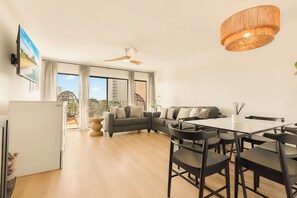 Interior - Ocean Villas #402: 1  BR, 1.5  BA Condominium in Myrtle Beach, Sleeps 4 (Myrtle Beach)