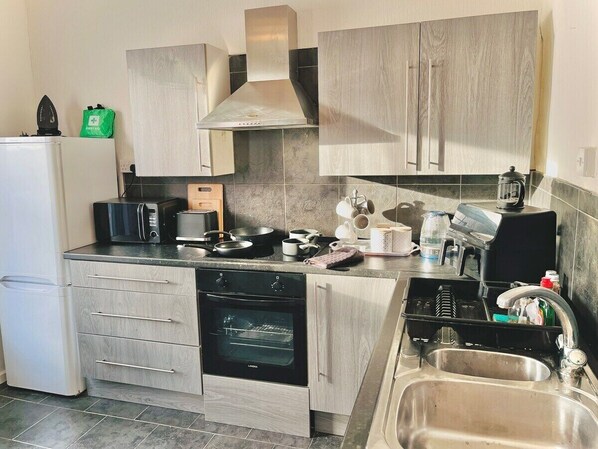 Private kitchen - Ideal pay-as-you-stay 1-bed apartment in Preston (Preston)