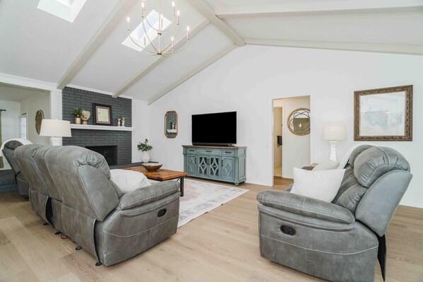 TV, fireplace, offices