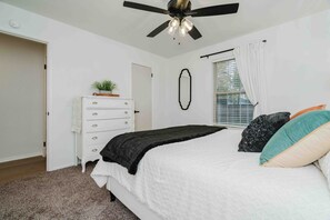 Desk, iron/ironing board, WiFi, bed sheets
