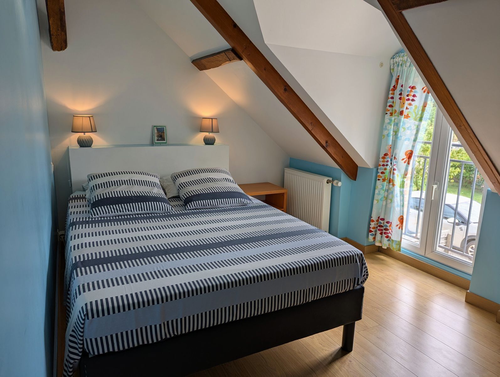 Fer et planche à repasser, Wi-Fi gratuit, draps fournis