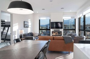 Télévision, cheminée