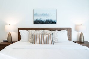 Iron/ironing board, WiFi, bed sheets - The Summit - 3 Bedroom Penthouse|Roof Top Hot Tub (Revelstoke)