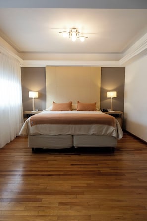 Junior Studio Suite, Balcony, Mountain View | In-room safe, laptop workspace, blackout curtains, free WiFi - Hotel Cordillera (El Bolsón)