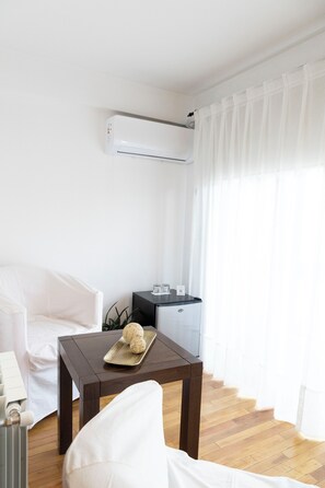 Junior Studio Suite, Balcony, Mountain View | In-room safe, laptop workspace, blackout drapes, free WiFi