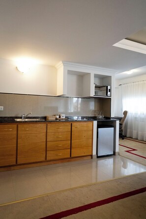 슈피리어 스위트, 발코니, 산 전망 | 객실 내 금고, 노트북 작업 공간, 암막 커튼, 무료 WiFi