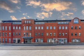 Front of property - evening/night - Student Luxury Studio Aldgate Residence (Leeds)