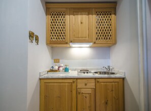 Kühlschrank, Kochgeschirr/Geschirr/Besteck