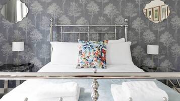 Bureau, fer et planche à repasser, Wi-Fi, draps fournis