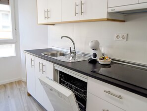 Mikrobølgeovn, ovn, kogeplade, opvaskemaskine