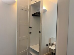 Interior - Entire 2 bedroom flat in Queen's Park, London (London)