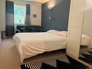 Iron/ironing board, WiFi, bed sheets - Entire 2 bedroom flat in Queen's Park, London (London)