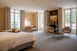 Royal Suite, Mountain View | In-room safe, free WiFi - Château de Roques (Teilhet)