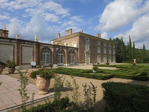 Front of property - Château de Roques (Teilhet)