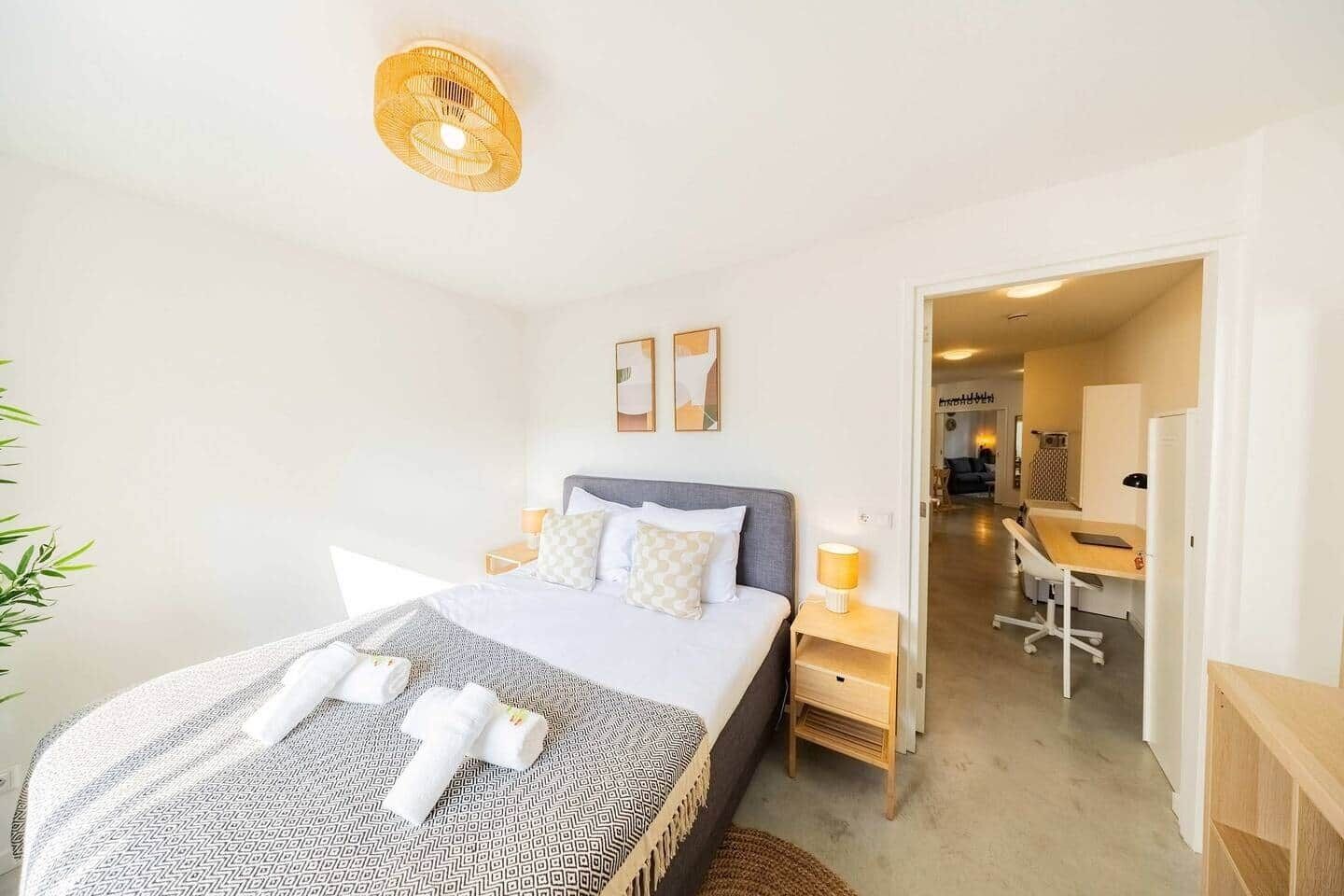 Iron/ironing board, WiFi, bed sheets