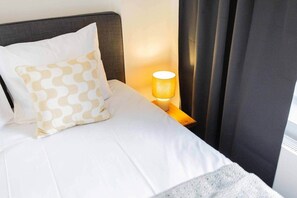 Iron/ironing board, WiFi, bed sheets - Urban Luxe 70m2 Three-Bedroom Apartment GB-62 (Eindhoven)