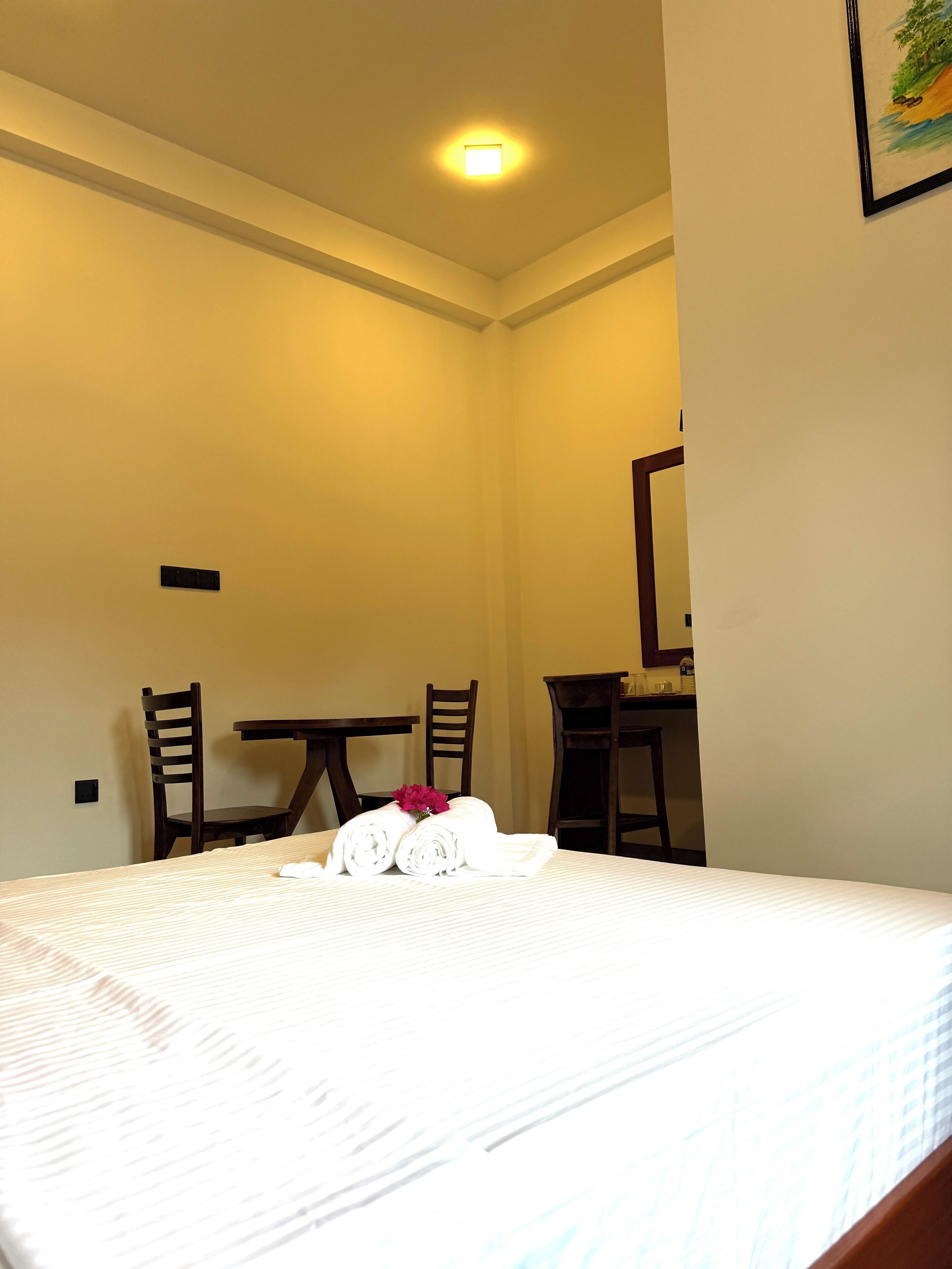 Standard Double Room with AC | Bureau, espace de travail pour ordinateur portable, Wi-Fi gratuit