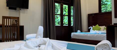 Deluxe Quadruple Room with AC | 書桌、手提電腦工作空間、免費 Wi-Fi、床單