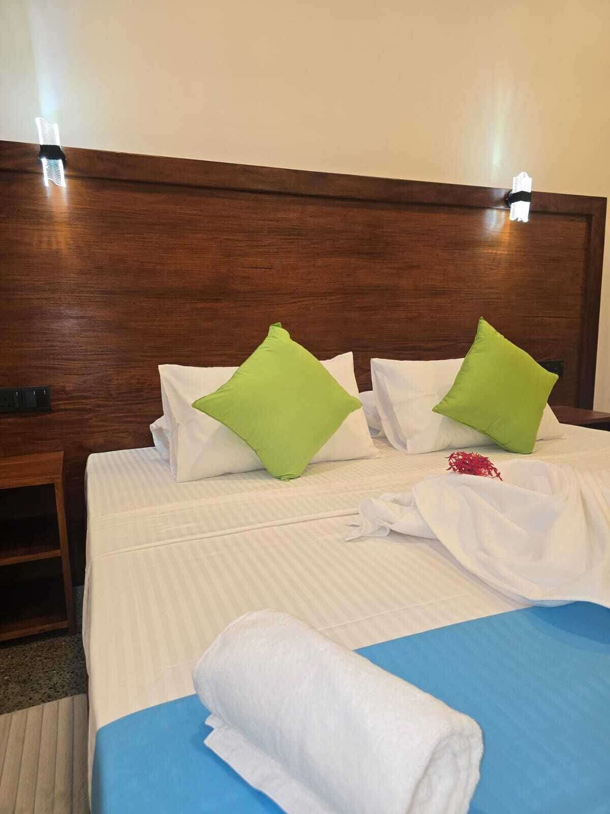 Desk, laptop workspace, free WiFi, bed sheets