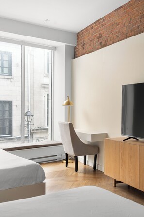 Minibar, blackout drapes, iron/ironing board, free WiFi - The Bowery Lofts Hotel (Montréal)