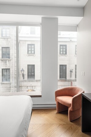 Minibar, blackout drapes, iron/ironing board, free WiFi - The Bowery Lofts Hotel (Montréal)