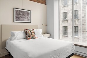Minibar, blackout drapes, iron/ironing board, free WiFi - The Bowery Lofts Hotel (Montréal)