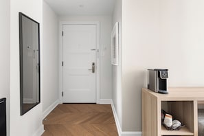 Minibar, Schreibtisch, laptopgeeigneter Arbeitsplatz