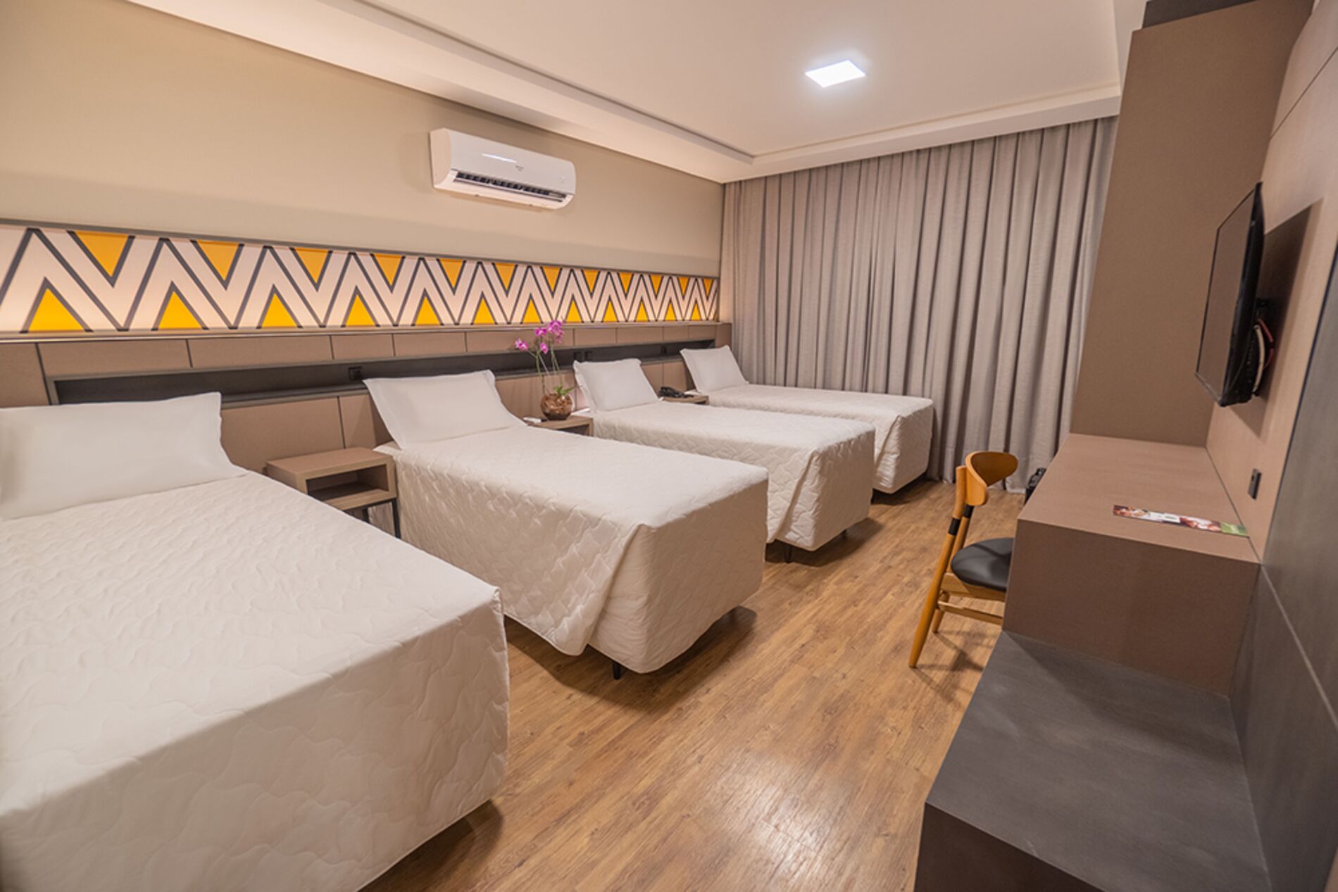 Ferros/tábuas de passar roupa, Wi-Fi de cortesia, roupa de cama