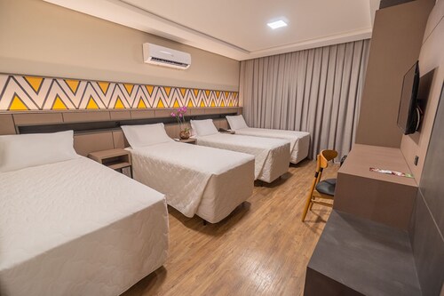 Charming Quadruple Retreat – Great Choice for Small Families & Groups of Friends