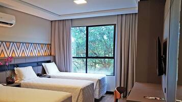 Ferros/tábuas de passar roupa, Wi-Fi de cortesia, roupa de cama