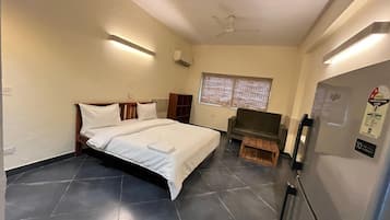 Laptop workspace, free WiFi