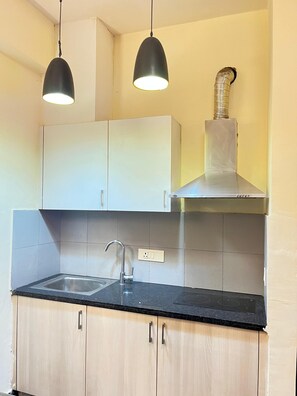 Réfrigérateur, plaque de cuisson