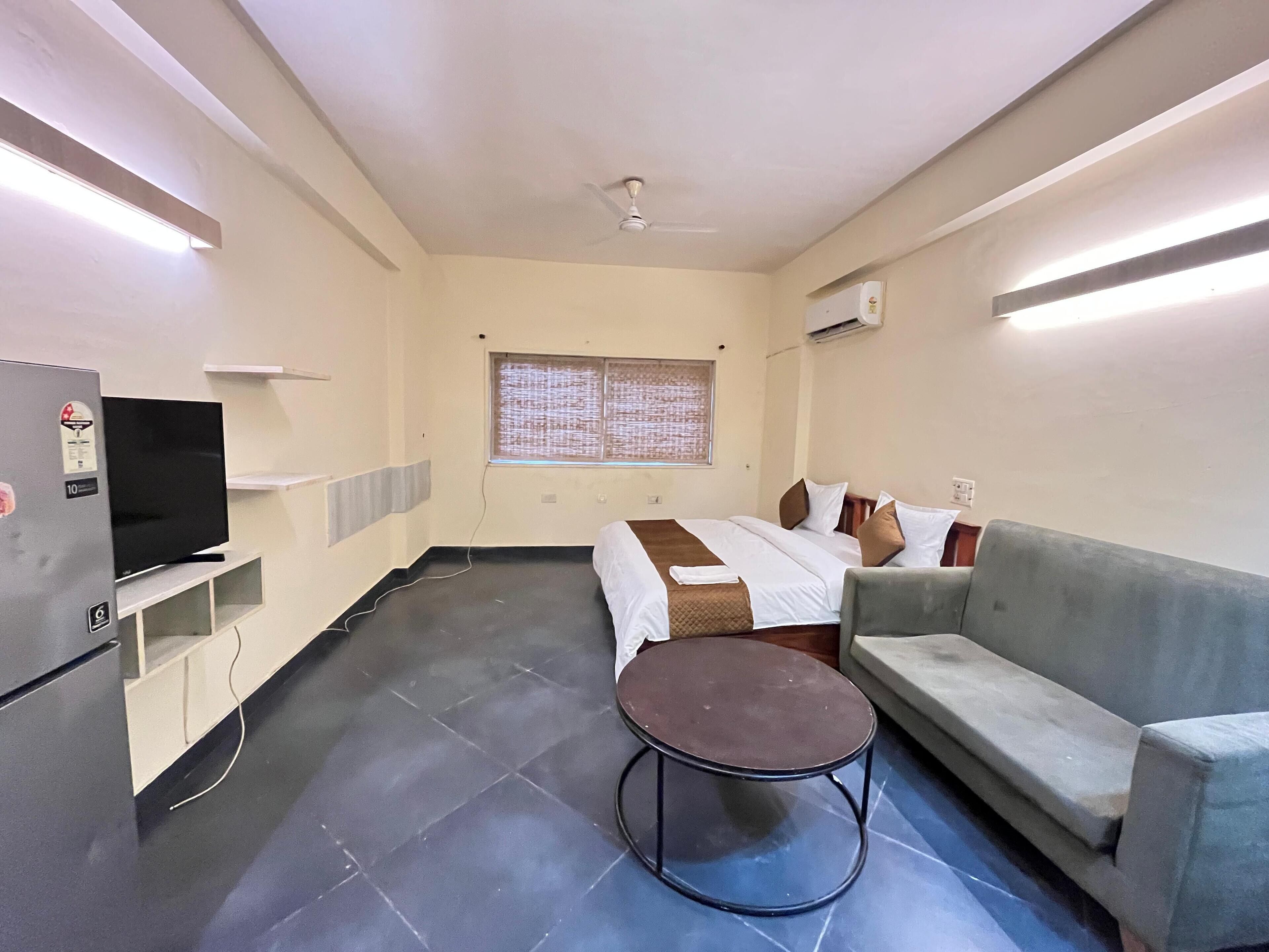 Egyptian cotton sheets, premium bedding, down duvets, laptop workspace