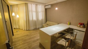Interior - Double Bed Suite w/ Sofa Bed | Breakfast included (Paraná)