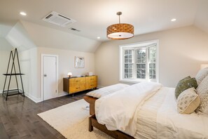 مكتب ومكواة/لوح كي وواي فاي مجانًا وملاءات أسرّة