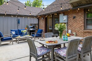 تناول الطعام بالخارج