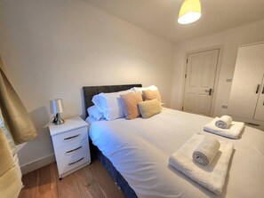 Iron/ironing board, WiFi, bed sheets
