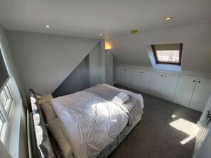 Iron/ironing board, travel cot, WiFi, bed sheets