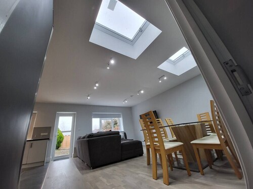 High Spec Large 6 Bedroom House