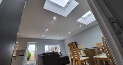 High Spec Large 6 Bedroom House