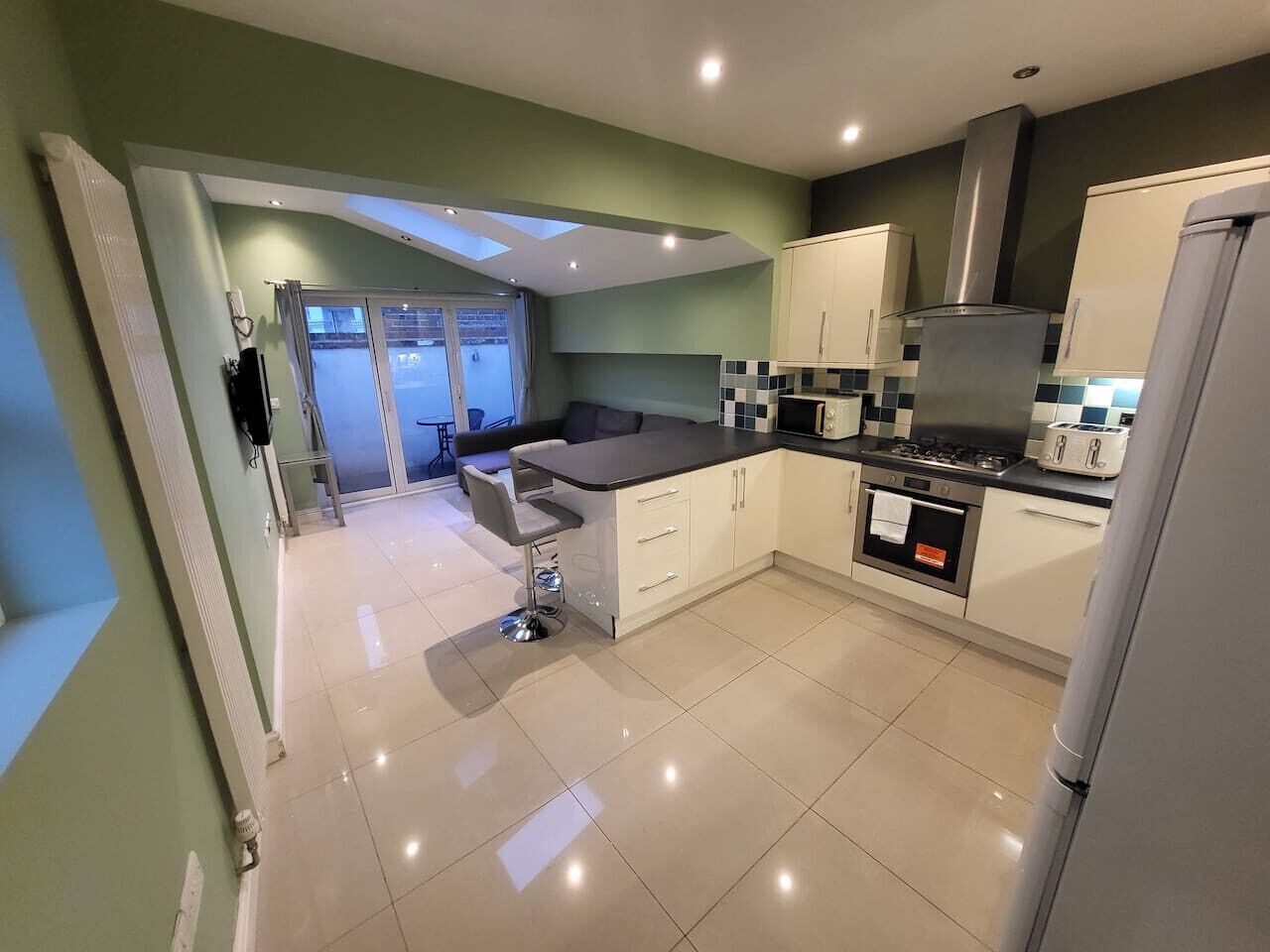 Fridge, microwave, oven, dishwasher