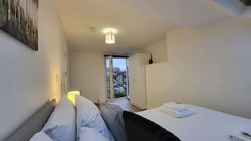 Iron/ironing board, WiFi, bed sheets